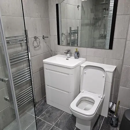 Charming 2-bed In The Heart Of شقة *