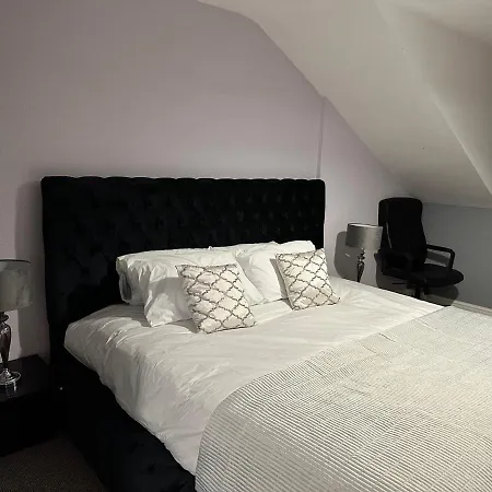 Charming 2-bed In The Heart Of ليدز