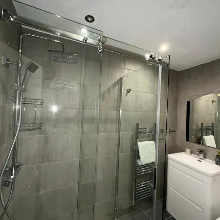 Charming 2-bed In The Heart Of شقة ليدز