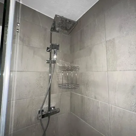 Charming 2-bed In The Heart Of شقة *