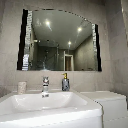 Charming 2-bed In The Heart Of ليدز